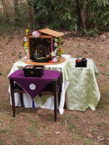 The altar, waiting for the sangha